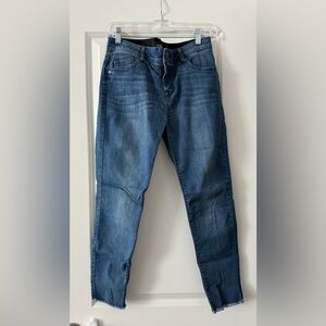 Women’s Mac and Me skinny jeans. Size 6. Raw hem detail. Medium wash color.